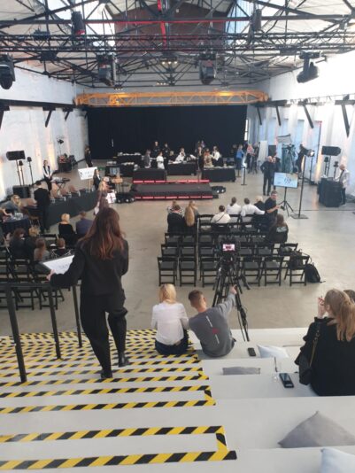 b5a4e90a-c1d4-49d7-8f7c-abe66af9e728